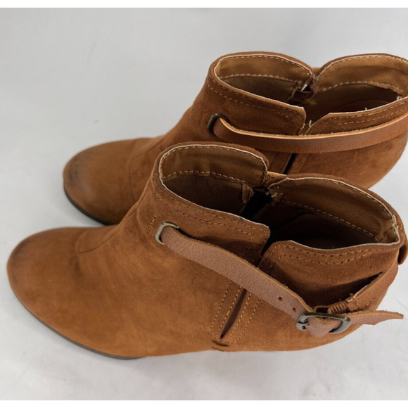MAURICES CLAIRE Brown Faux Suede Ankle Wedge Booties Buckle Women's Size 7.5 - Picture 4 of 9